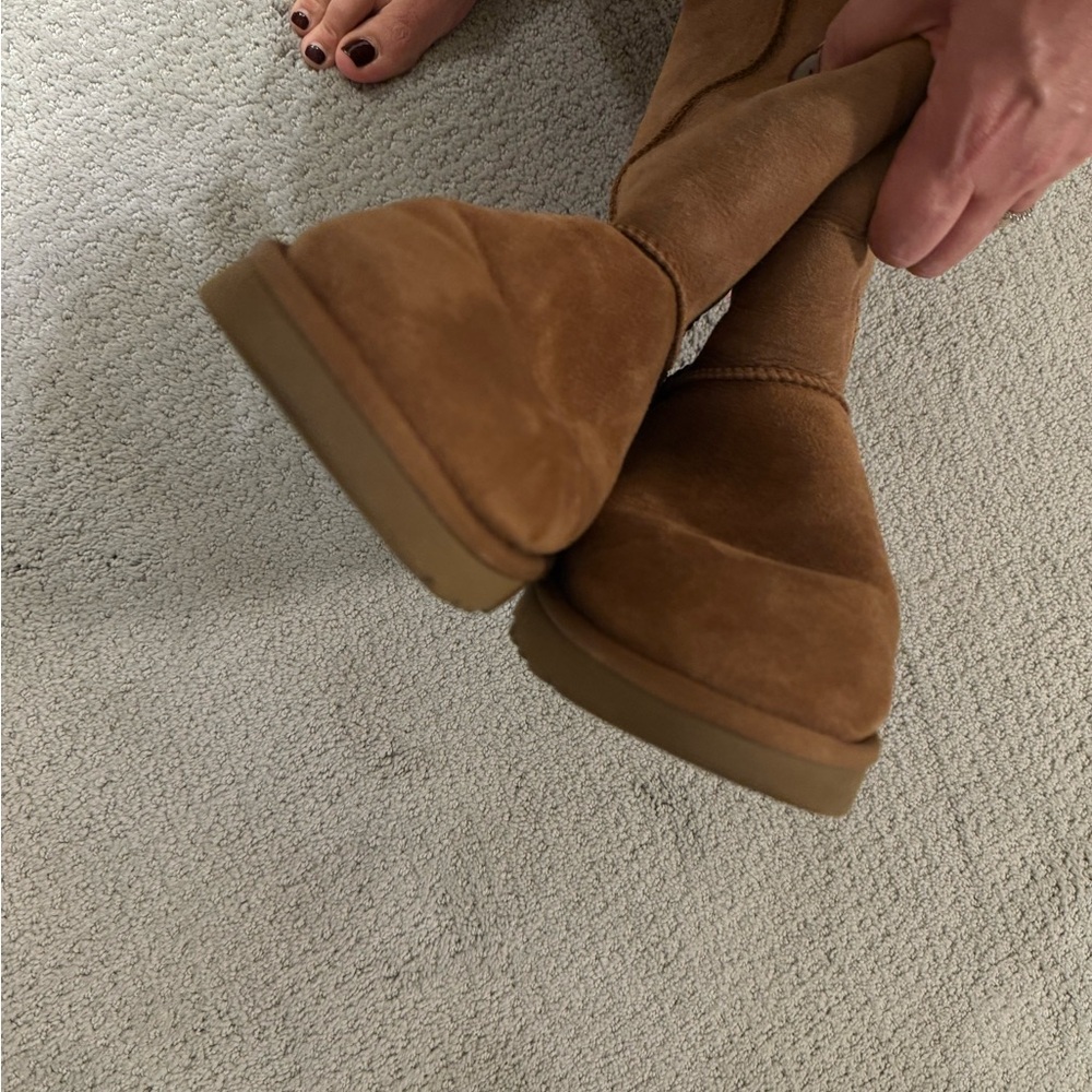 UGG Tan Suede Women's Slippers - Picture 5 of 5